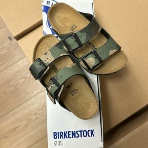 Birkenstock kid arizona green camo brand new